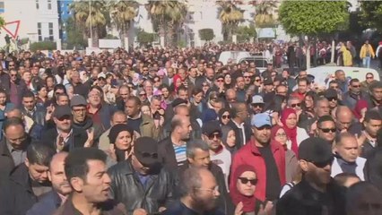 Tunisia: teachers protest low wages