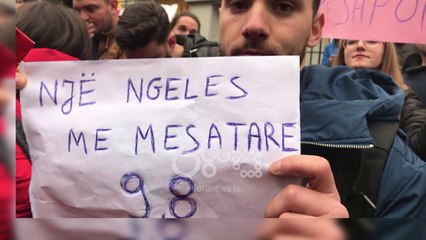 Ora News - Studentët marshojnë nëpër rrugët e Tiranës: Bashkohuni me ne!