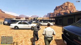 GTA V - Police vs. Lost MC on the Red Dead Desert shopping area