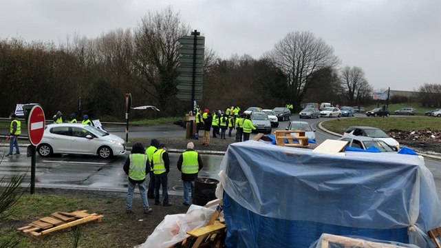 Gilets jaunes à Guingamp. Ralentissement à Kernilien et opération escargot en centre-ville