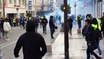 Avignon : la police disperse la foule avec des gaz lacrymogènes