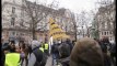Manifestation des gilets jaunes: des casseurs détruisent un sapin de Noël et une voiture dans le centre de Bruxelles