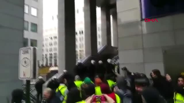 Dha Dış - Brüksel'de 'Sarı Yelekliler' Avrupa Parlamento Binasına Girmeye Çalıştı