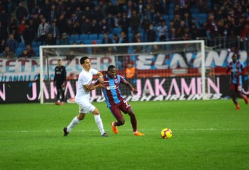 Trabzonspor-Konyaspor Maçının Sonunda Stat Hoparlöründen 'Konyalım' Şarkısı Çalındı