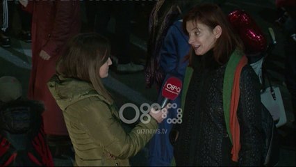 Ora News - Aktorja Ema Andrea mbështet studentët: Kjo nuk është më rinia e Instagramit