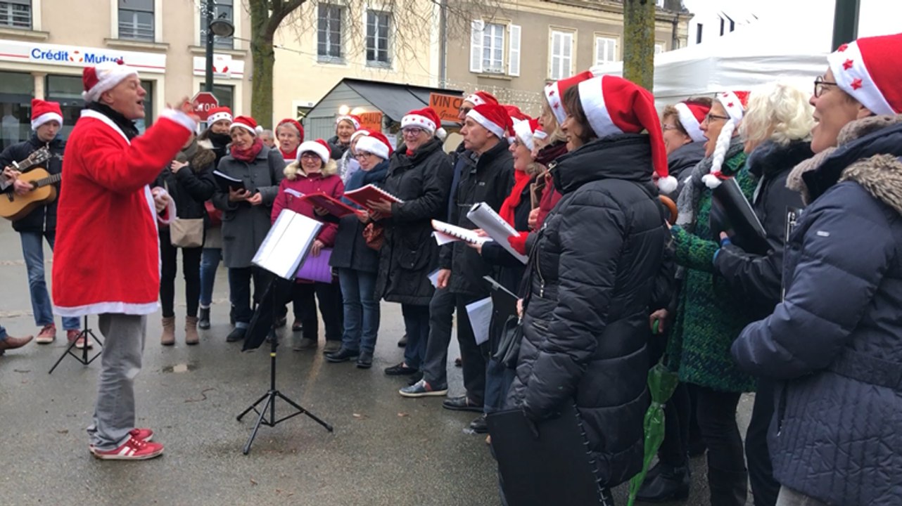 Singlish et l’ensemble de cuivres du conservatoire ont animé le marché de Noël