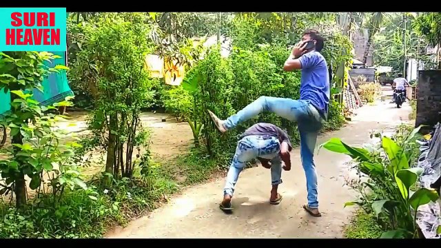 যদি হাঁসতে চান তা হলে এই ভিডিও টি দেখুন