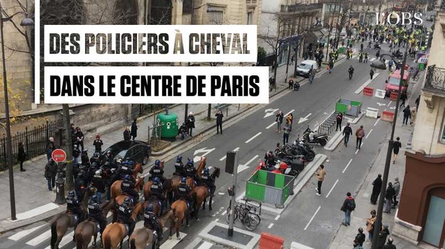 Gilets jaunes , acte 4 : Des policiers à cheval interviennent dans le centre de Paris