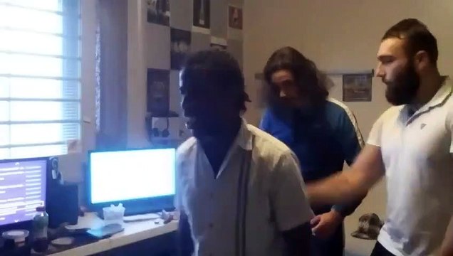 Ces 4 prisonniers français fument des pétards et rappent depuis leur cellule