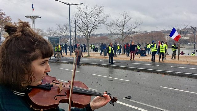 Coletes amarelos bloqueados em Lyon