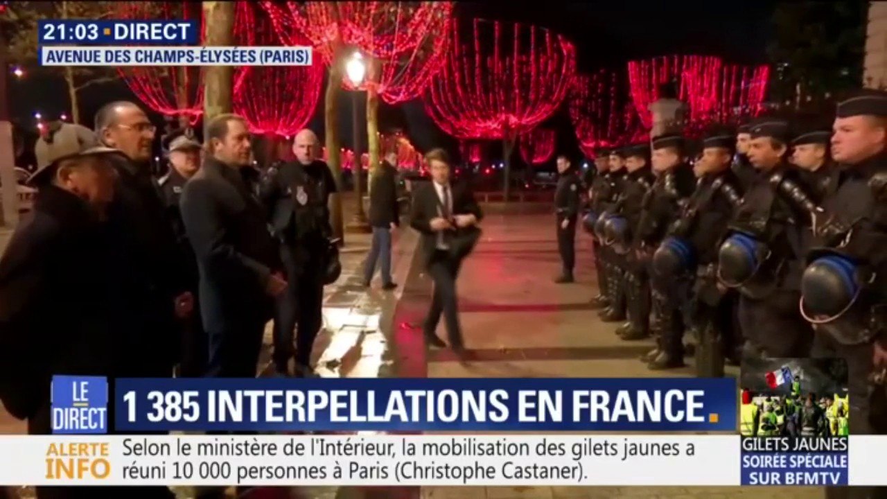 Gilets jaunes: Christophe Castaner remercie les forces de l'ordre sur les Champs-Élysées