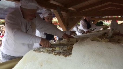 Dresden: 3850 Kilo Stollen