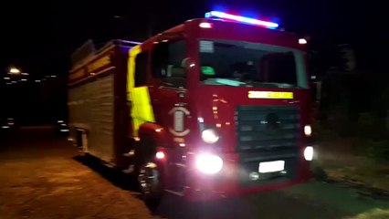 Garotos provocam incêndio ambiental na Rua Jacarezinho