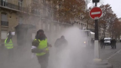 佛, 4주째 노란조끼 시위...최루탄·물대포 발사에 135명 부상 / YTN