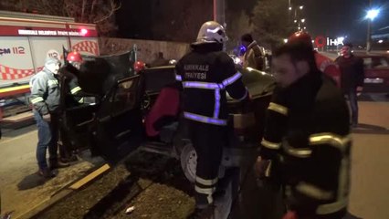 Kontrolden Çıkan Otomobil Aydınlatma Direğine Çarptı