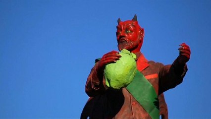 شاهد: الغواتيماليون يحرقون دمى الشيطان لتطهير نفوسهم احتفالا بإقتراب عيد الميلاد