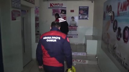 Çekirdek Çitleyerek Kurtarılmayı Bekledi