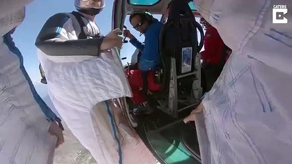 Un vol en wingsuit sans regarder le sol