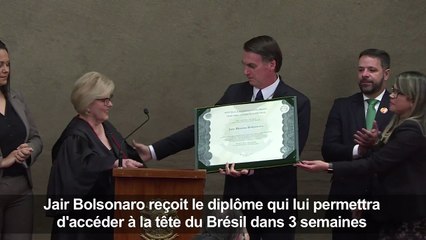 Jair Bolsonaro reçoit un certificat d'aptitude à la présidence