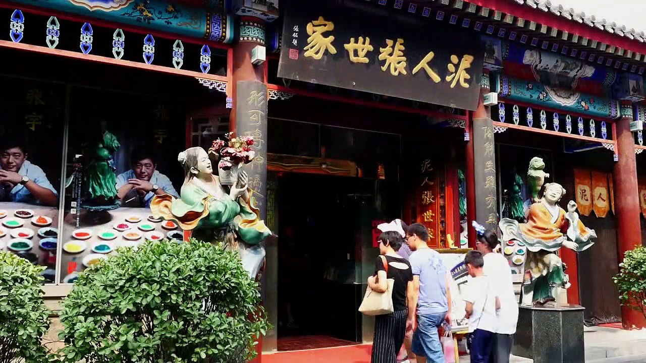 Extraordinary sculptures in the heart of Tianjin