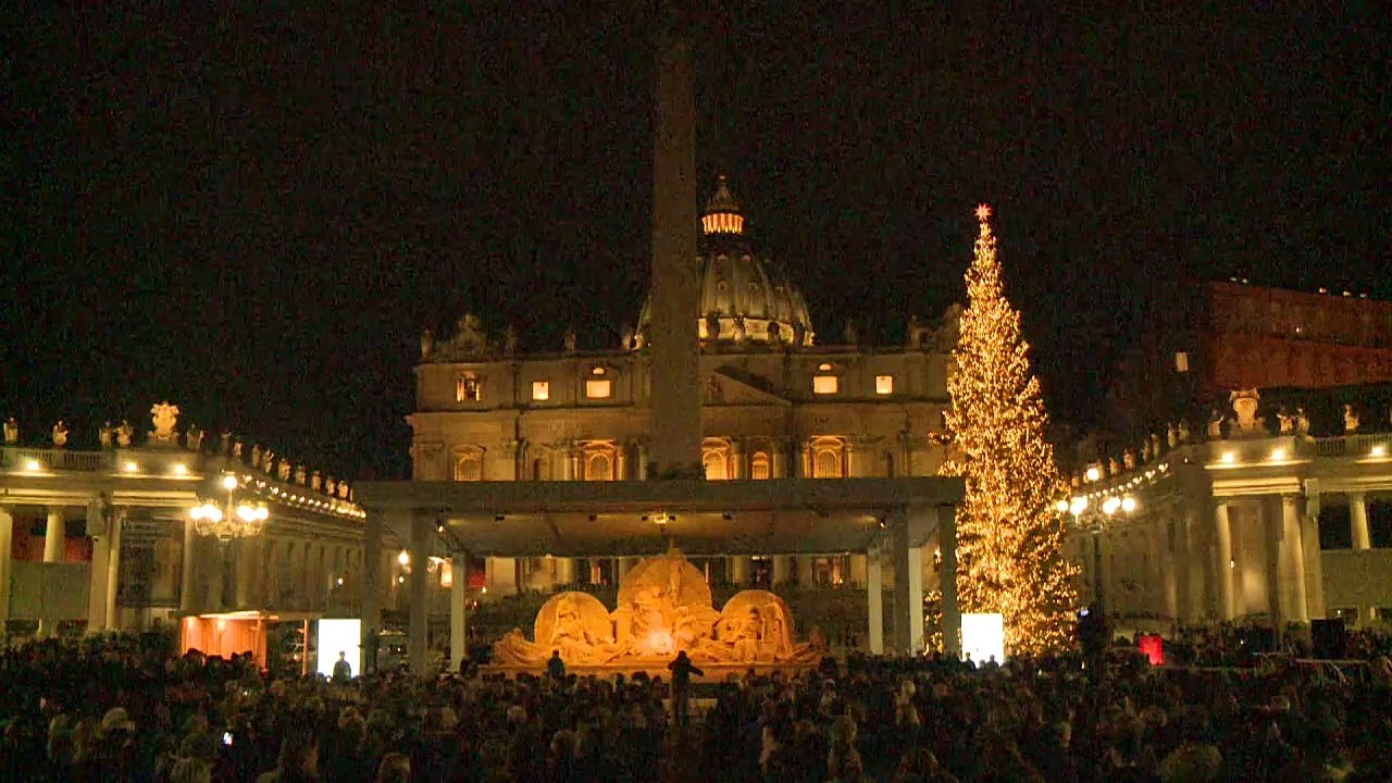Une crèche de sable et un sapin inaugurés place Saint-Pierre