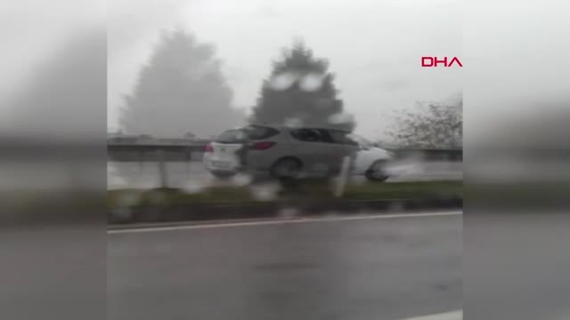 Manisa'da Ters Şeride Giren Otomobil Yürekleri Ağızlara Getirdi