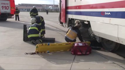 Tren Kazasında Film Sahnelerini Aratmayan Tatbikat