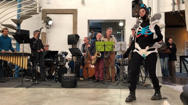 Défilé dans les voiles