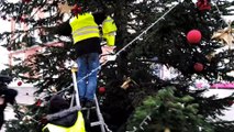 Les Gilets jaunes du Magny redécorent le sapin de Noël de Montceau