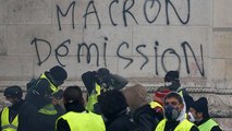 Macron se reune este lunes con sindicatos y patronal