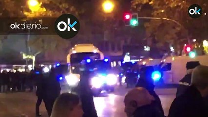 Llegada de los autobuses del River y de Boca al Bernabéu