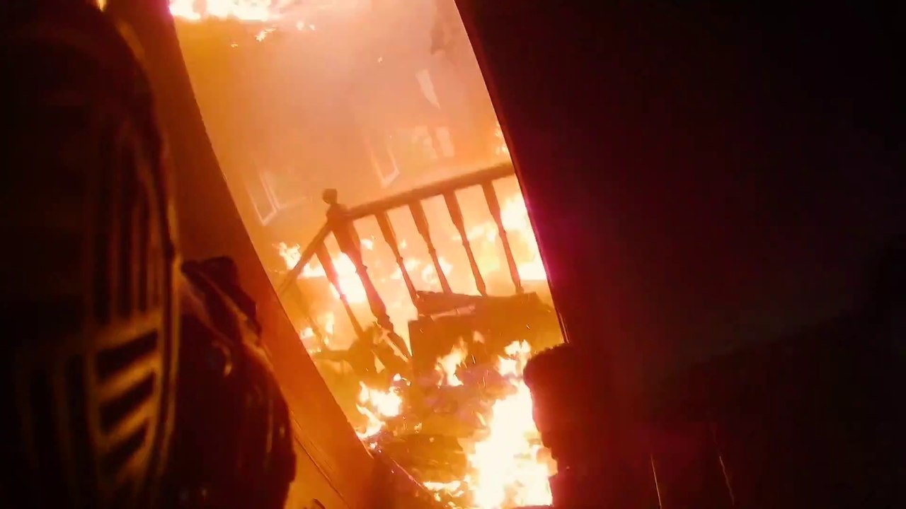 GoPro sur un pompier : il éteint l'incendie d'une maison en Russie !
