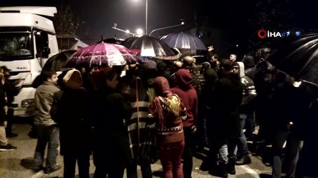 Öfkeli Kalabalığı Polis Ekipleri Sakinleştirdi... Hafriyat Kamyonu Motosiklete Çarptı: 1 Ölü