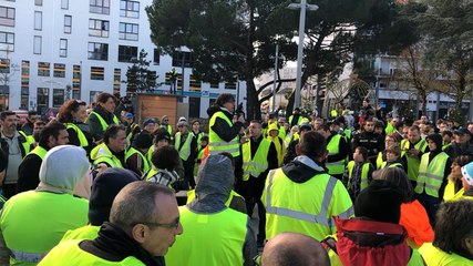Plus de 900 Gilets jaunes rassemblés place de la Vendée