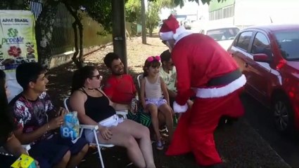 Donos de veículos rebaixados entregam doces na região norte