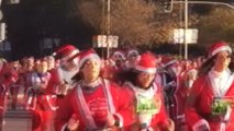 Course à pied - Déguisés en Père Noël, ils participent à la 'Santa Run' de Madrid