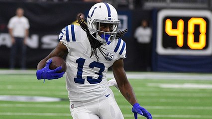 Hilton makes impressive sideline catch for big gain
