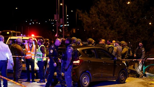 إصابة ستة إسرائيليين في هجوم بالرصاص نفذه فلسطيني في الضفة الغربية