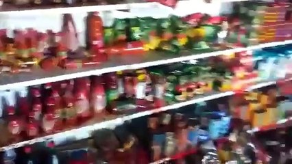 www.extraderondonia.com.br - Destroços do incêndio no mercado Paulista ( 352 X 640 )