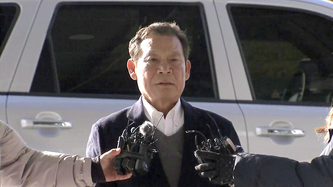 윤장현 '피의자' 신분 검찰 출석..."책임질 일 있으면 책임질 것" / YTN