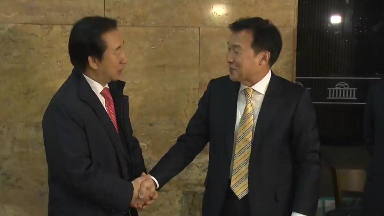 이해찬·김성태, 농성장 방문..."선거제 개편 의지 보여야" / YTN