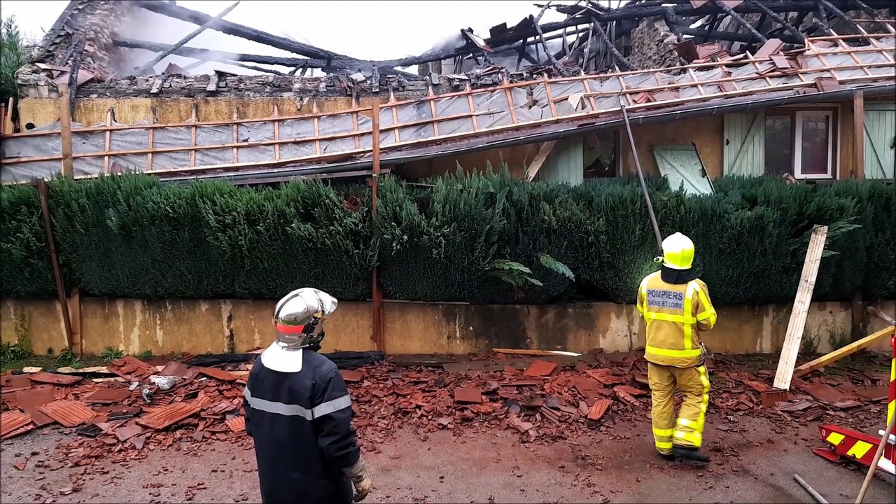 Feu d'habitation à Lux ce lundi : l'incendie se déclenche à 6 heures, les pompiers toujours sur place 2 heures plus tard