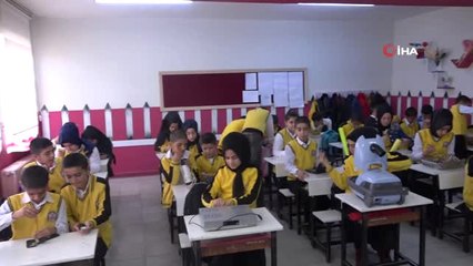 Öğrenciler Evdeki Arızalı Elektronik Eşyalarla Mucitliğe İlk Adımı Atıyor