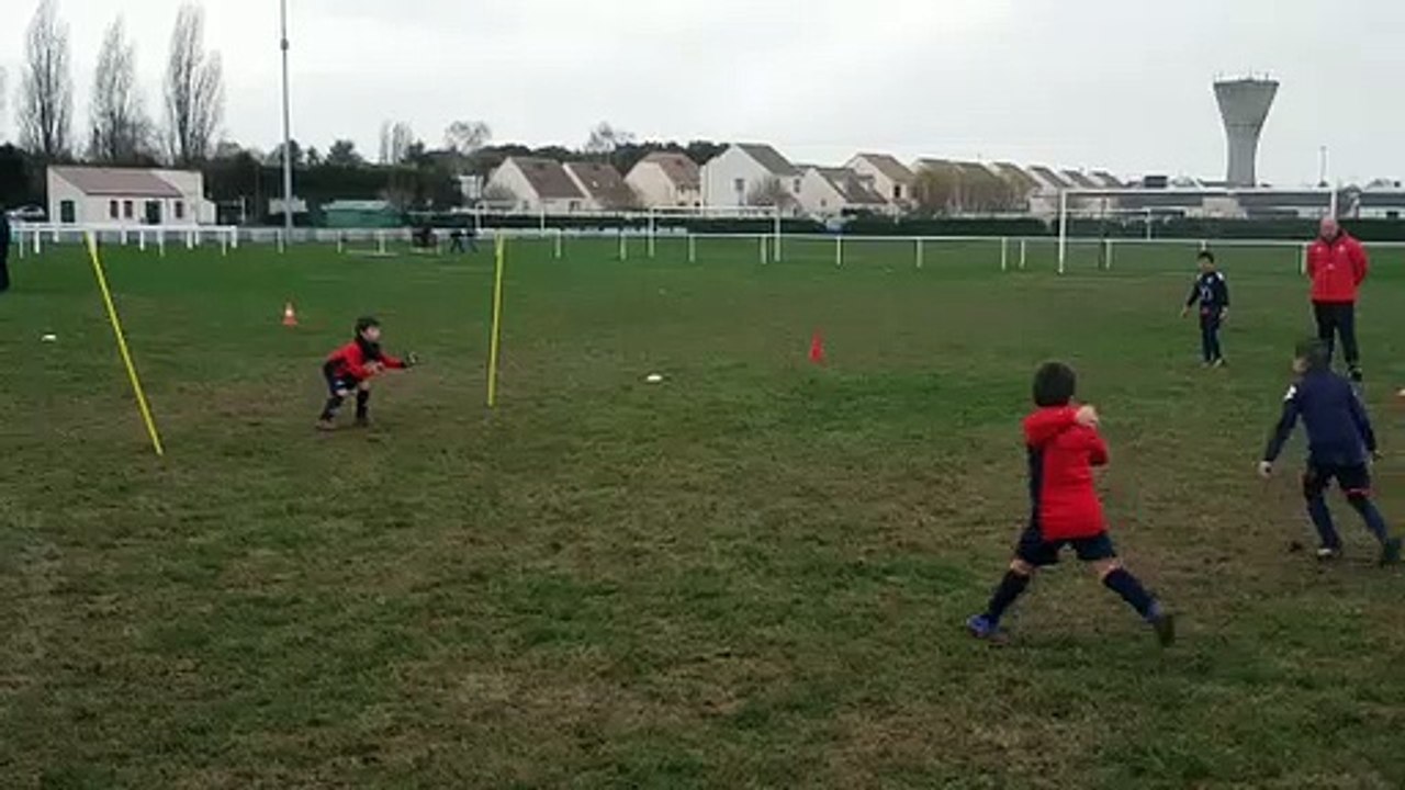 Beau plongeon du gardien U7