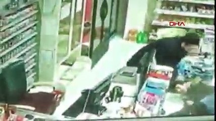 Pitbull saldırısına uğrayan çocuğu esnaf kurtardı