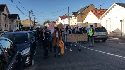 Video herunterladen: Manifestation des Lycéens