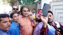 Dharmendra Celebrates His Birthday With Fans and Thanks Them