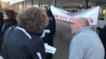 Les avocats manceaux manifestent devant la CAF