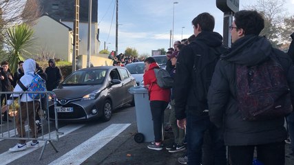 Mobilisation lycéenne devant Thépot à Quimper