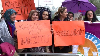 Adana Çin'den Ödülle Dönen Başkanı Kadınlar Havalimanında Karşıladı